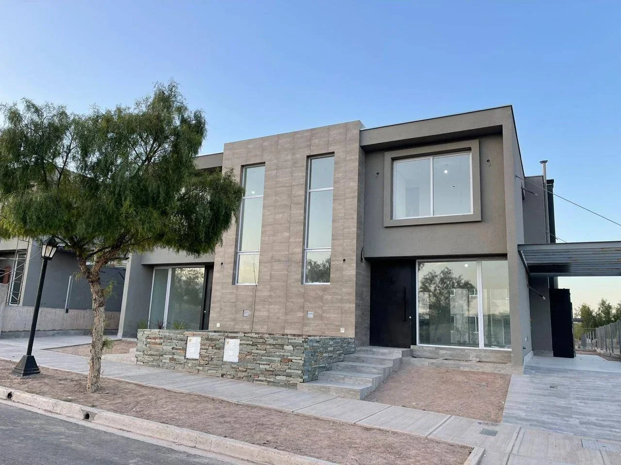 Dúplex a estrenar en alquiler · Barrio Privado Dalvian · 3 dormitorios - Imagen 1
