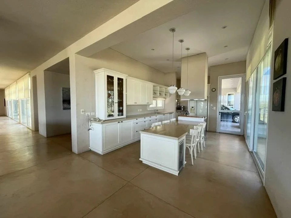 Casa MODERNA mas casa de huéspedes 6 hectareas venta Quebradas Baradero - Imagen 4