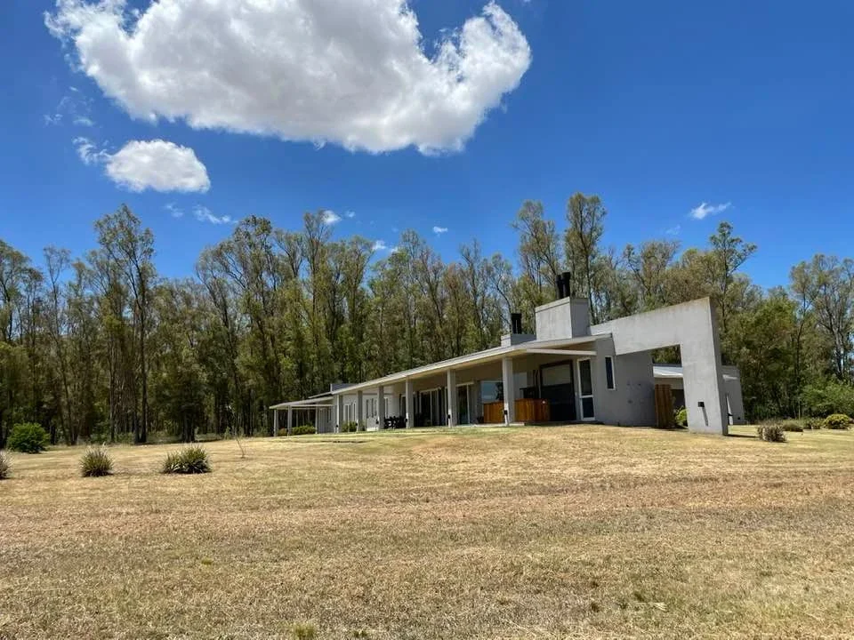 Casa MODERNA mas casa de huéspedes 6 hectareas venta Quebradas Baradero - Imagen 1