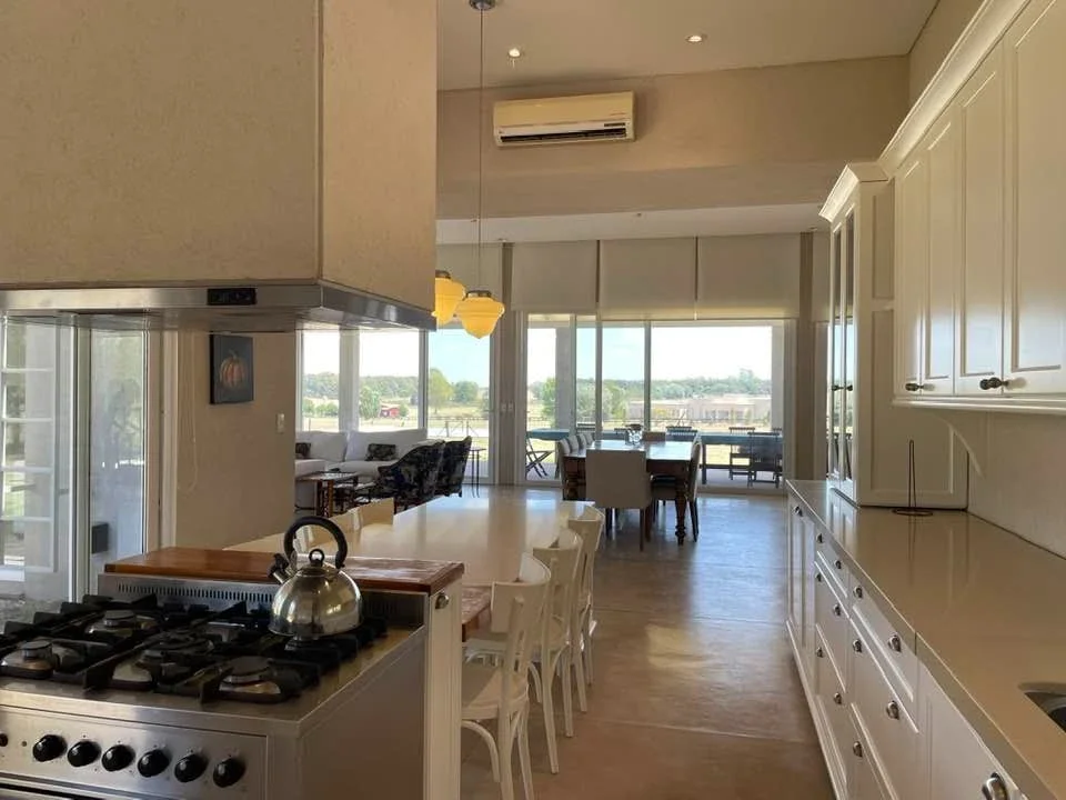 Casa MODERNA mas casa de huéspedes 6 hectareas venta Quebradas Baradero - Imagen 2