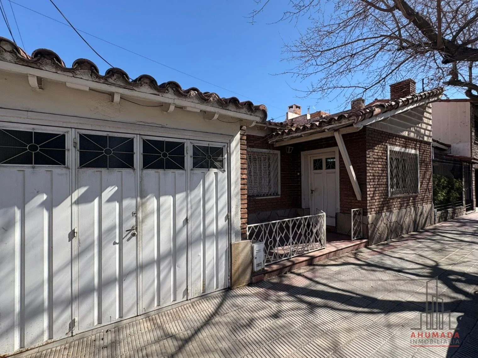 Casa en venta c/ cochera en 5.ª Sección - Imagen 2