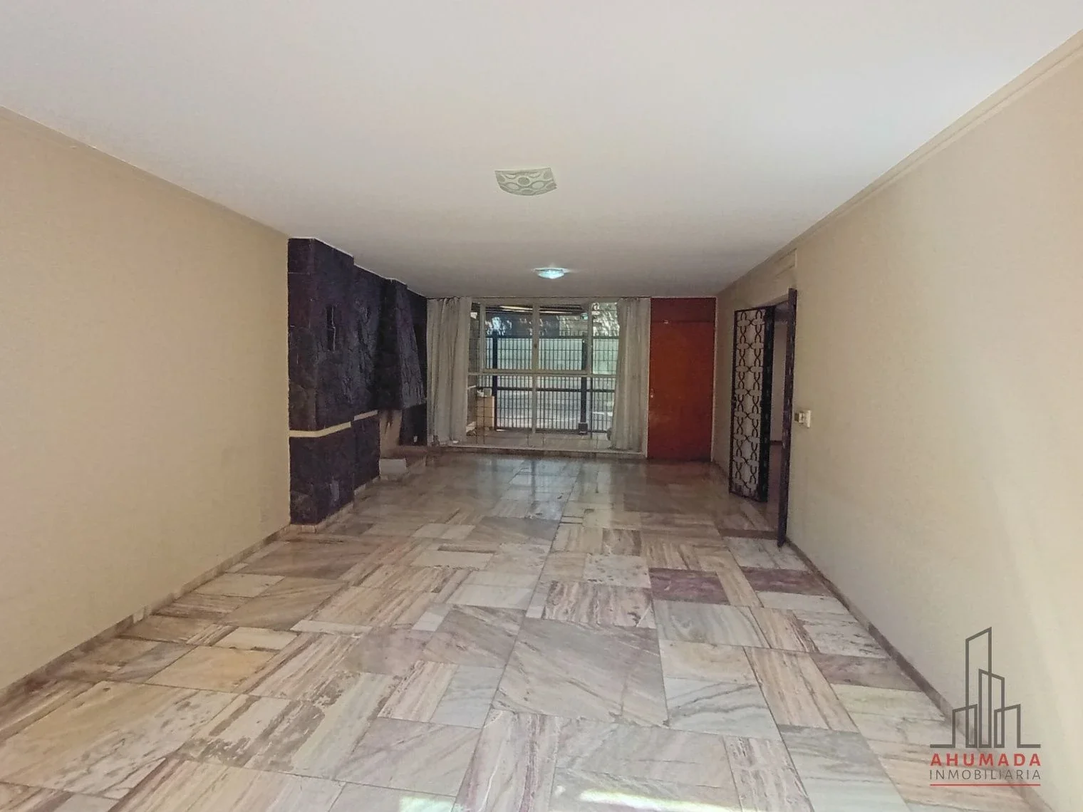 Casa en venta c/ cochera en 5.ª Sección - Imagen 2