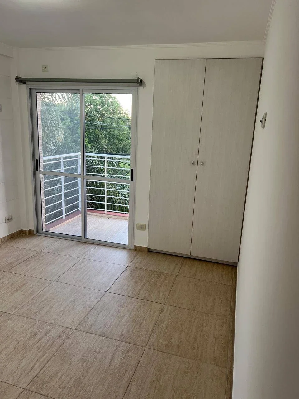 Departamento en alquiler 3 ambientes al frente con balcón en Villa Luzuriaga - Imagen 5