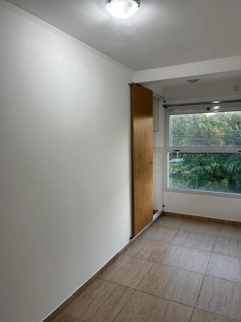 Departamento en alquiler 3 ambientes al frente con balcón en Villa Luzuriaga - Imagen 3