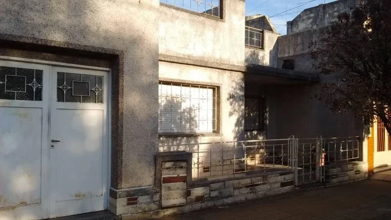 Casa 4 ambientes 9 x 30 mts venta F. Varela, Ramos Mejia - Imagen 1