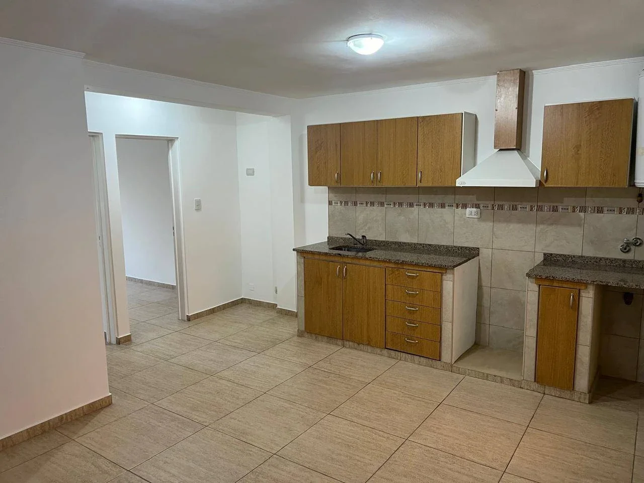 Departamento en alquiler 3 ambientes al frente con balcón en Villa Luzuriaga - Imagen 2