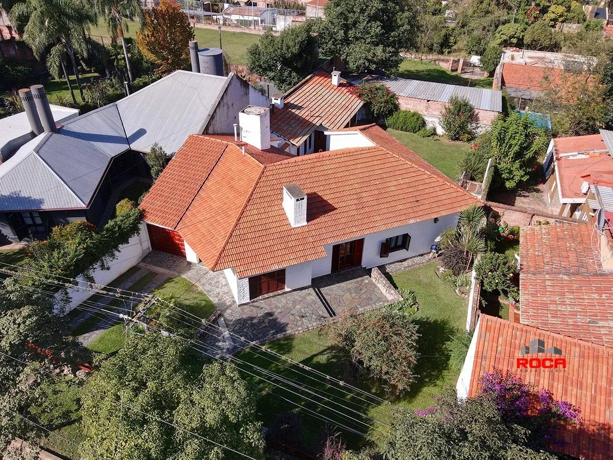 Casa en venta de 3 dormitorios c/ cochera en Los Perales - Imagen 2