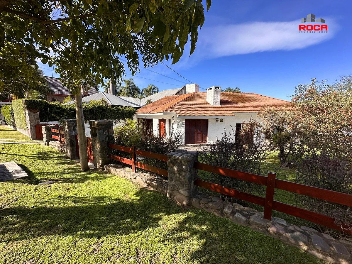 Casa en venta de 3 dormitorios c/ cochera en Los Perales - Imagen 1