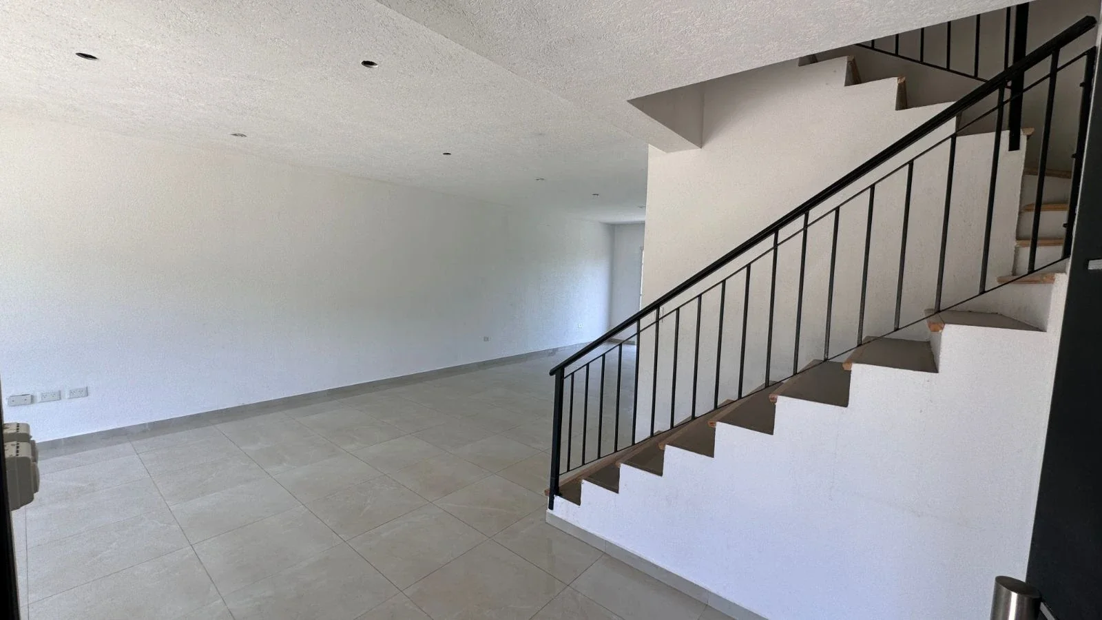 Casa en venta de 3 dormitorios c/ cochera en San Miguel - Imagen 2
