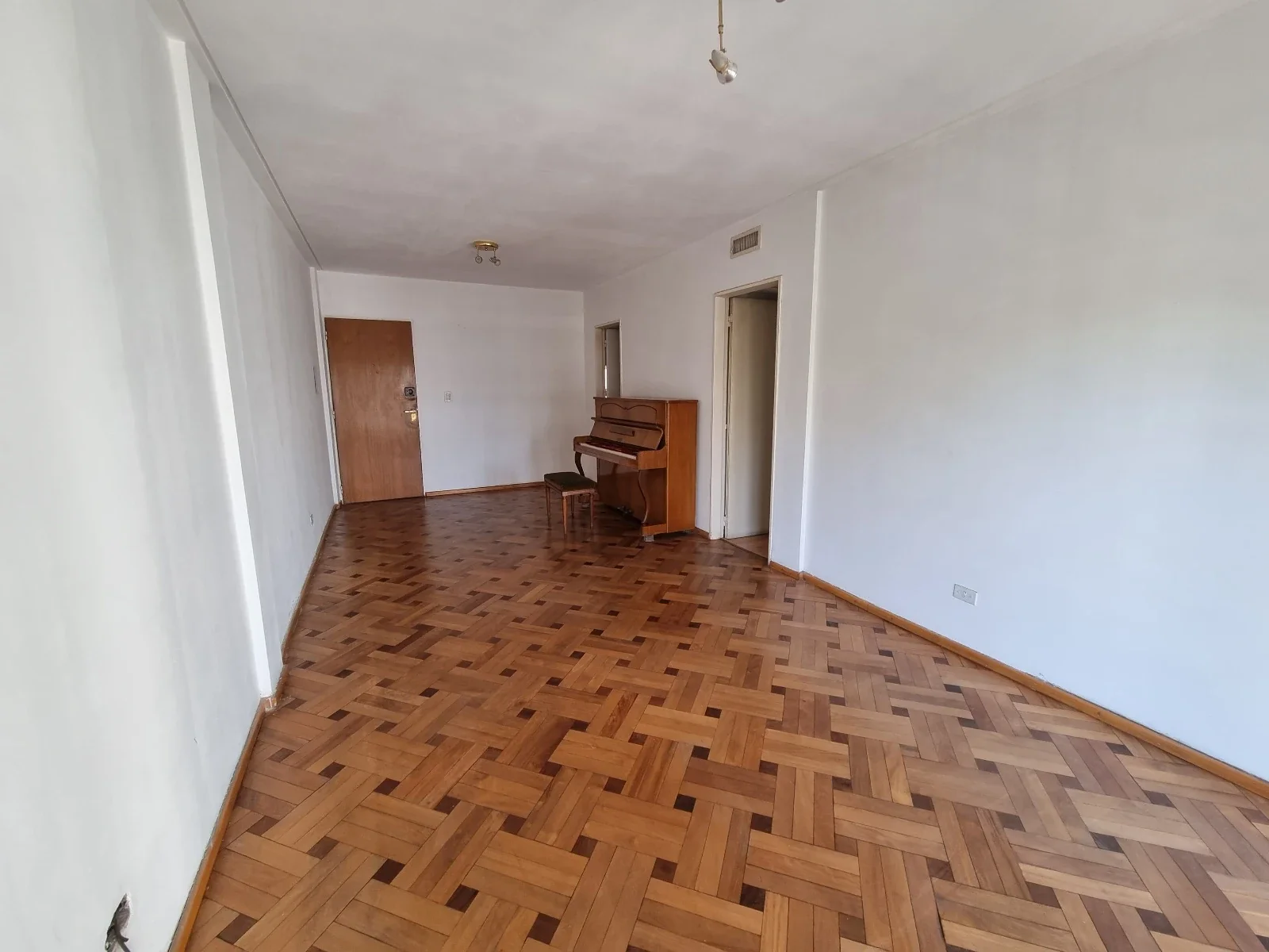 Departamento en venta de 2 dormitorios 2 baños Santa Fe y Alvear - Imagen 2