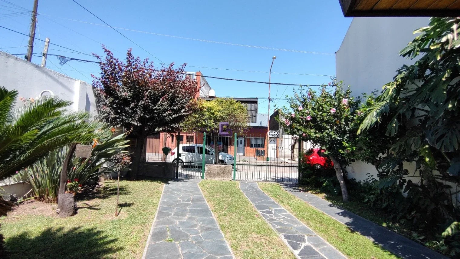 Excelente casa de 3 ambientes de 8,66 X 39 con patio con pileta y terraza - Imagen 3