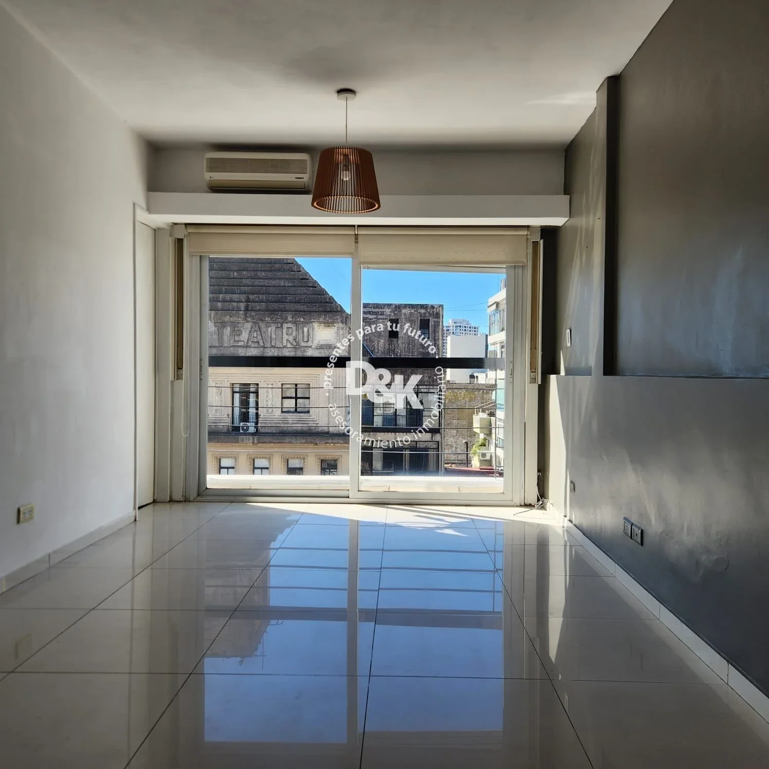 Monoambiente actualizado en venta en Recoleta, piso alto - Imagen 2